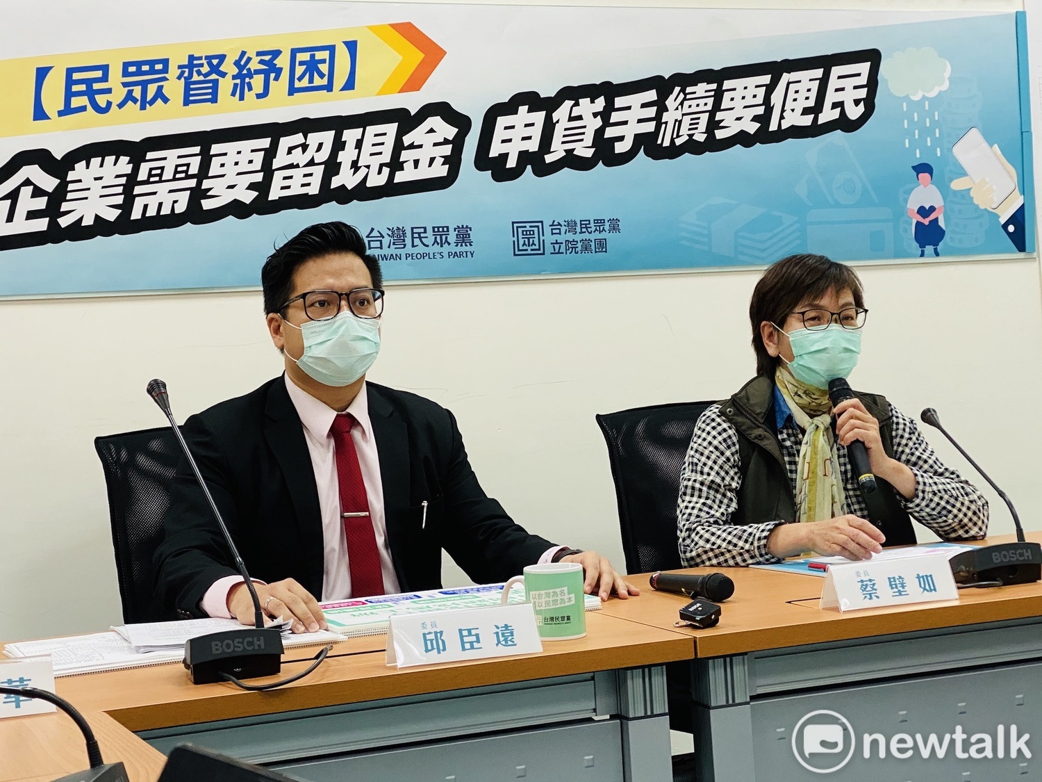 民眾黨立委邱臣遠(左)、蔡壁如(右)。 圖:周煊惠 /攝 民眾黨立委邱臣遠(左)、蔡壁如(右)。 圖:周煊惠 /攝