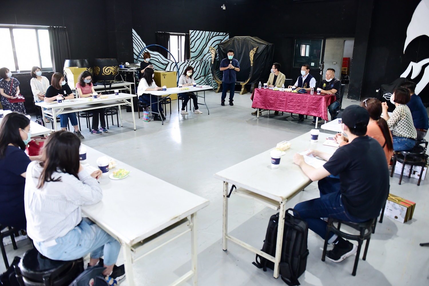 市府文化局與台中在地演藝團隊深入討論藝文紓困方案。 台中市文化局/提供 市府文化局與台中在地演藝團隊深入討論藝文紓困方案。 台中市文化局/提供