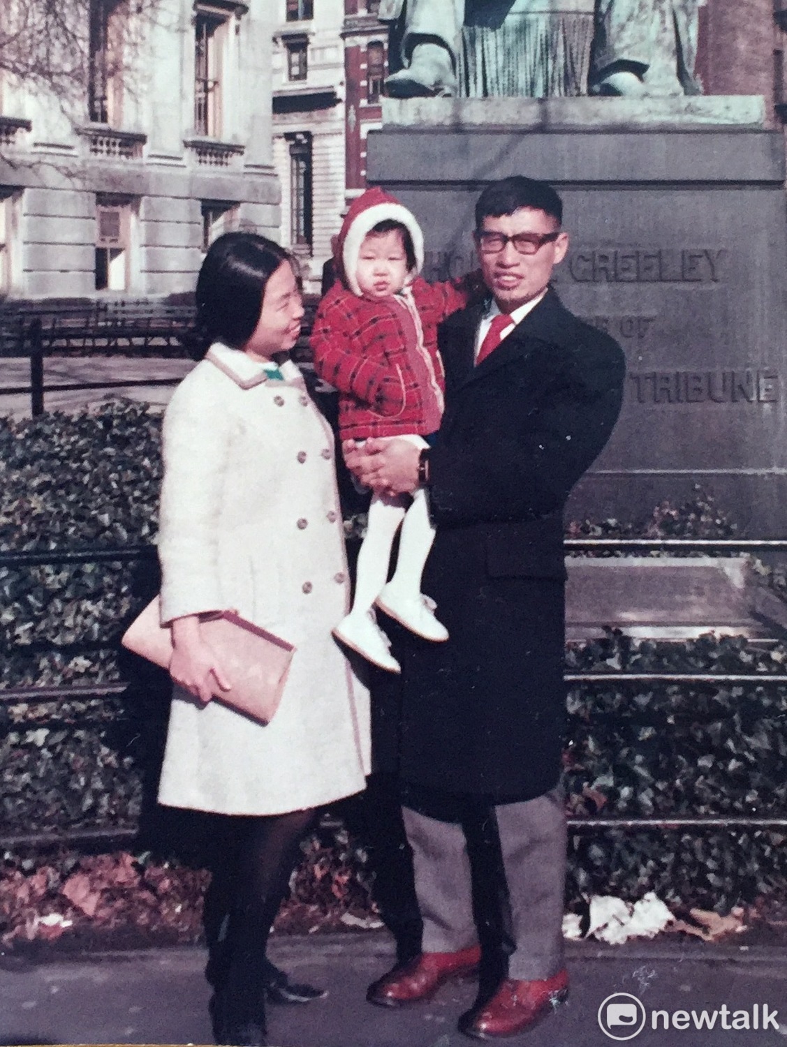 黃晴美、鄭自才與女兒鄭日青,1967攝於Columbia University。 圖:張文隆/提供 黃晴美、鄭自才與女兒鄭日青,1967攝於Columbia University。 圖:張文隆/提供