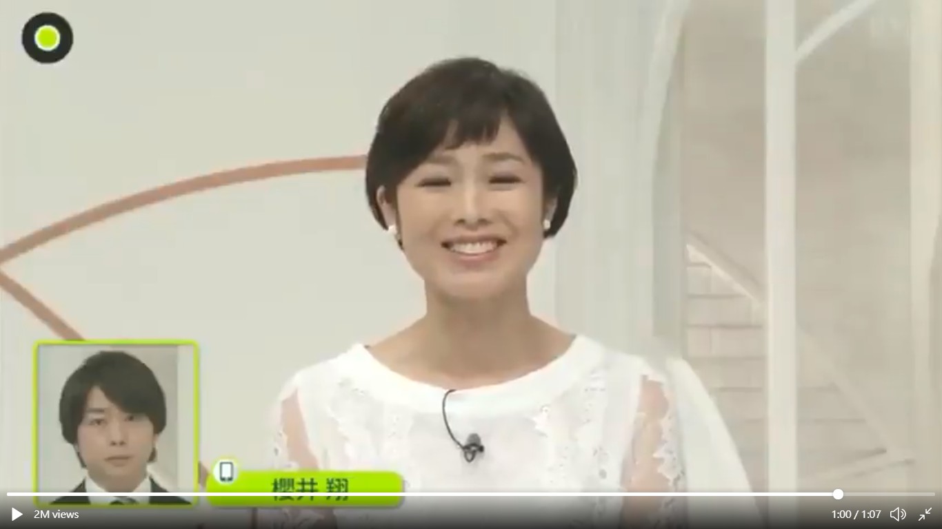 跟櫻井翔搭擋的女主播在現場直接連線人在家中休息的櫻井翔詢問狀況。 圖:擷取推特 跟櫻井翔搭擋的女主播在現場直接連線人在家中休息的櫻井翔詢問狀況。 圖:擷取推特