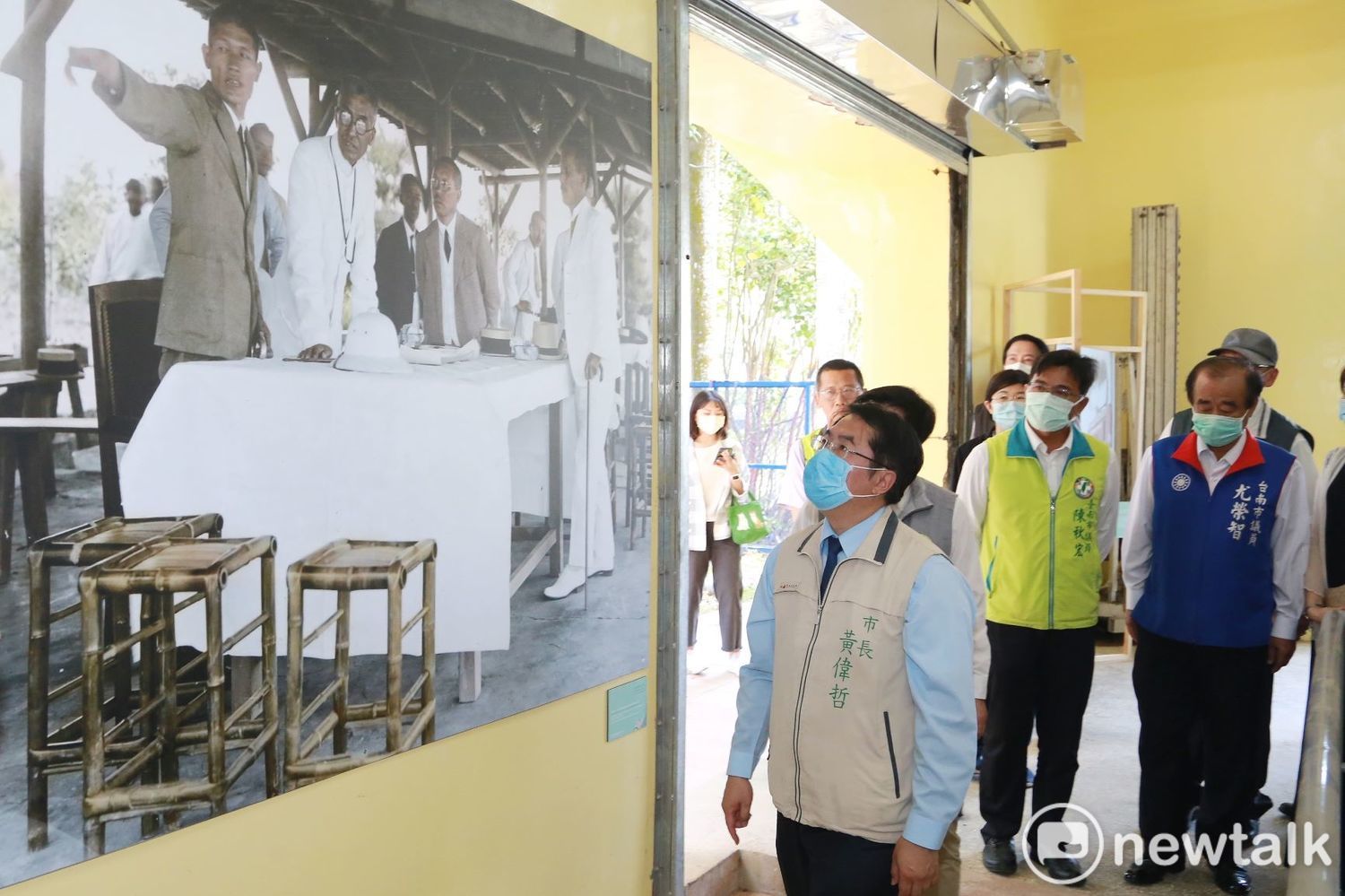 適逢嘉南大圳開工滿百週年,市府、嘉南農田水利會及西拉雅國家風景區管理處聯合舉辦「引水‧程金-烏山頭水庫舊送水口經典老照片展」。 圖:黃博郎/攝 適逢嘉南大圳開工滿百週年,市府、嘉南農田水利會及西拉雅國家風景區管理處聯合舉辦「引水‧程金-烏山頭水庫舊送水口經典老照片展」。 圖:黃博郎/攝