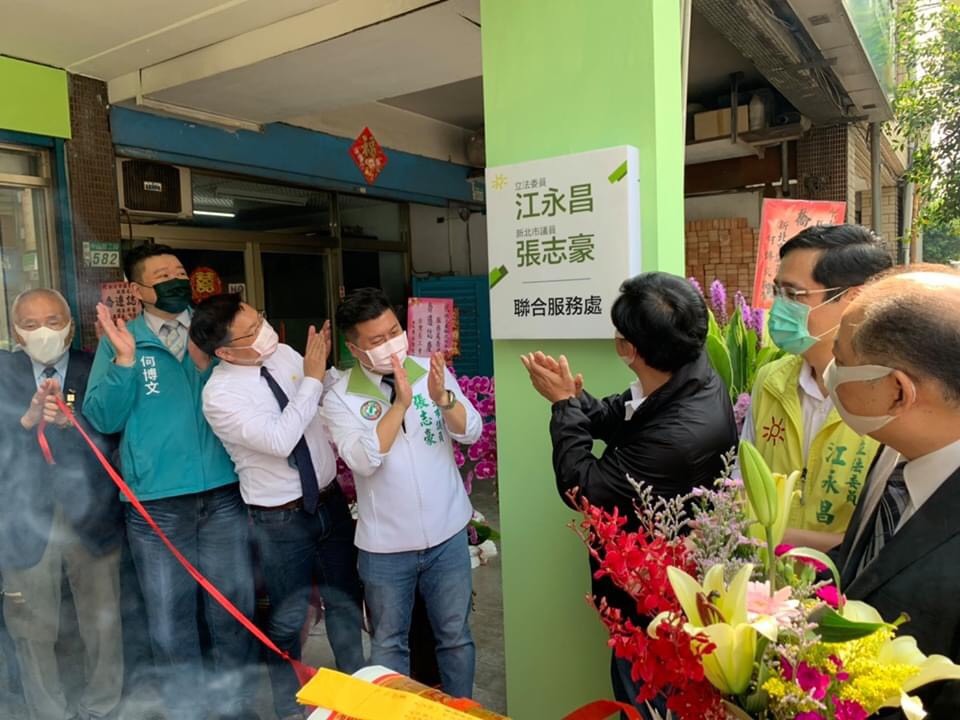 張志豪服務處與立委江永昌共同,一起服務選民。 圖:張志豪服務處提供 張志豪服務處與立委江永昌共同,一起服務選民。 圖:張志豪服務處提供