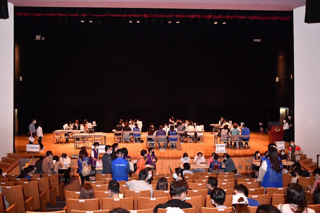 台北市政府今下午舉行錢櫃大火案家屬說明會。 圖:台北市政府 / 提供 台北市政府今下午舉行錢櫃大火案家屬說明會。 圖:台北市政府 / 提供