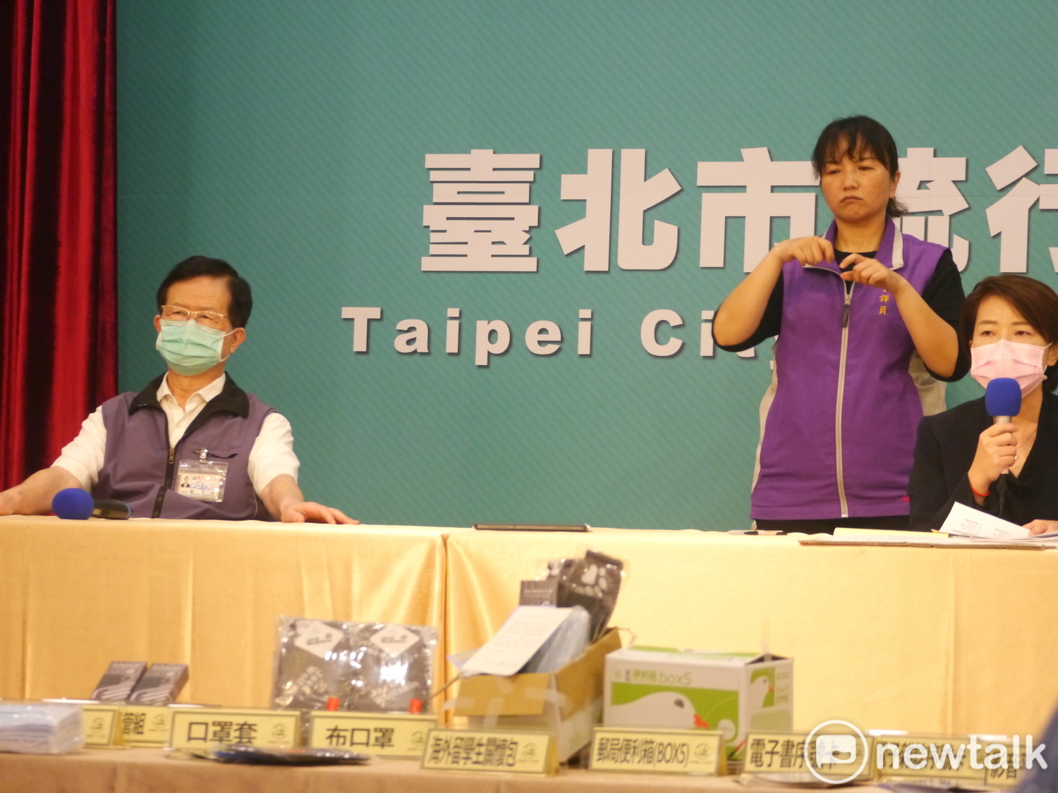 台北市政府今日宣布即日起開放申請海外留學生關懷包。 圖:周煊惠 / 攝 台北市政府今日宣布即日起開放申請海外留學生關懷包。 圖:周煊惠 / 攝