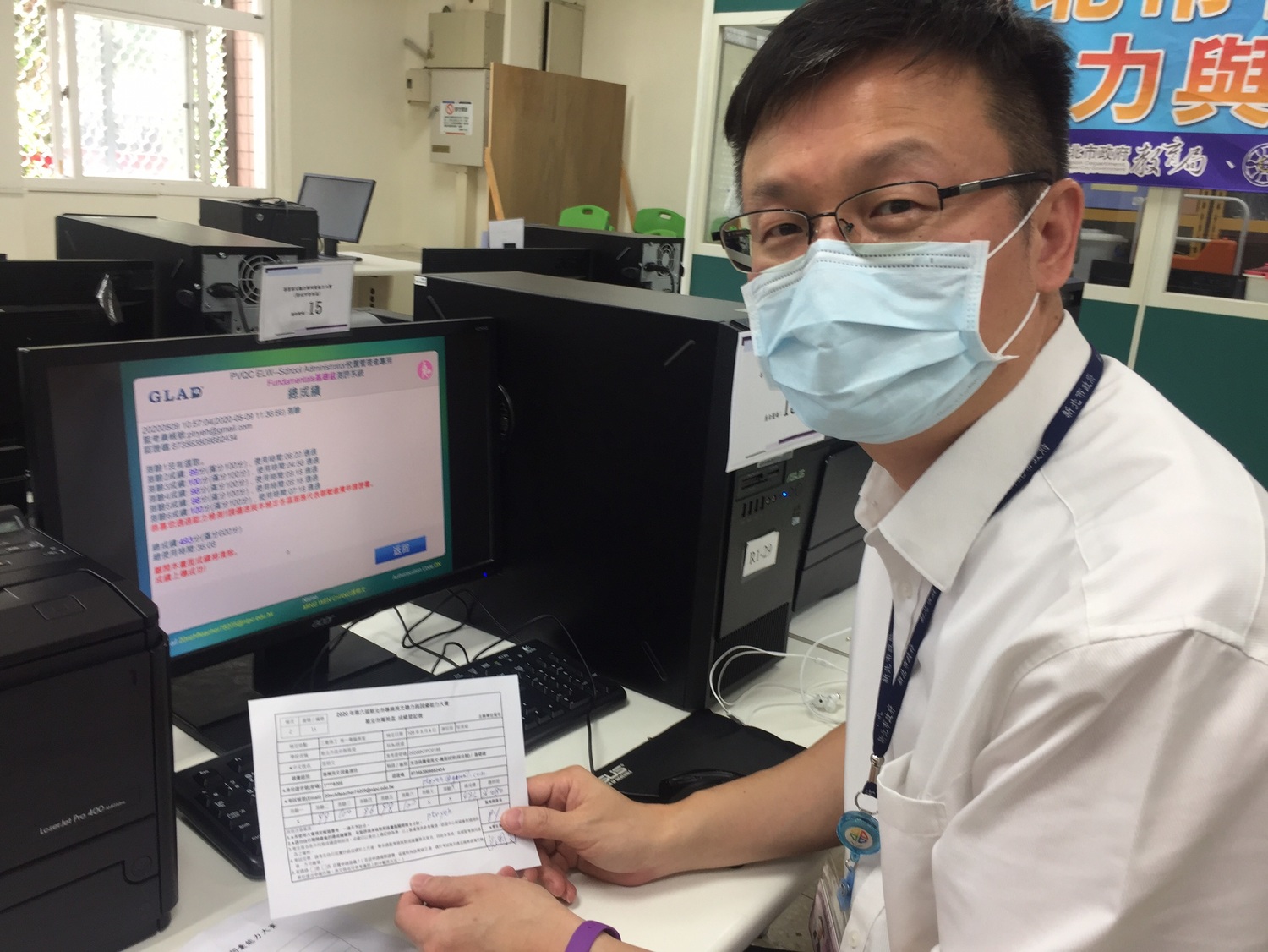 新北市教育局長張明文以選手身分參加「專業英文聽力與詞彙能力 (PVQC)大賽」。 圖:新北市教育局/提供 新北市教育局長張明文以選手身分參加「專業英文聽力與詞彙能力 (PVQC)大賽」。 圖:新北市教育局/提供