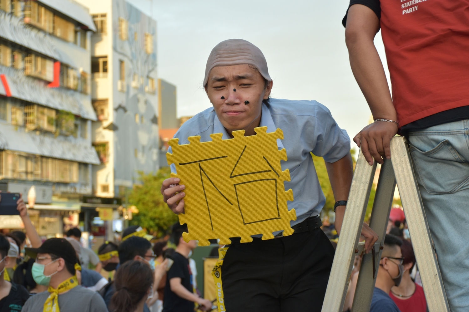 行動劇諷韓國瑜下台。 圖:孫家銘/攝 行動劇諷韓國瑜下台。 圖:孫家銘/攝