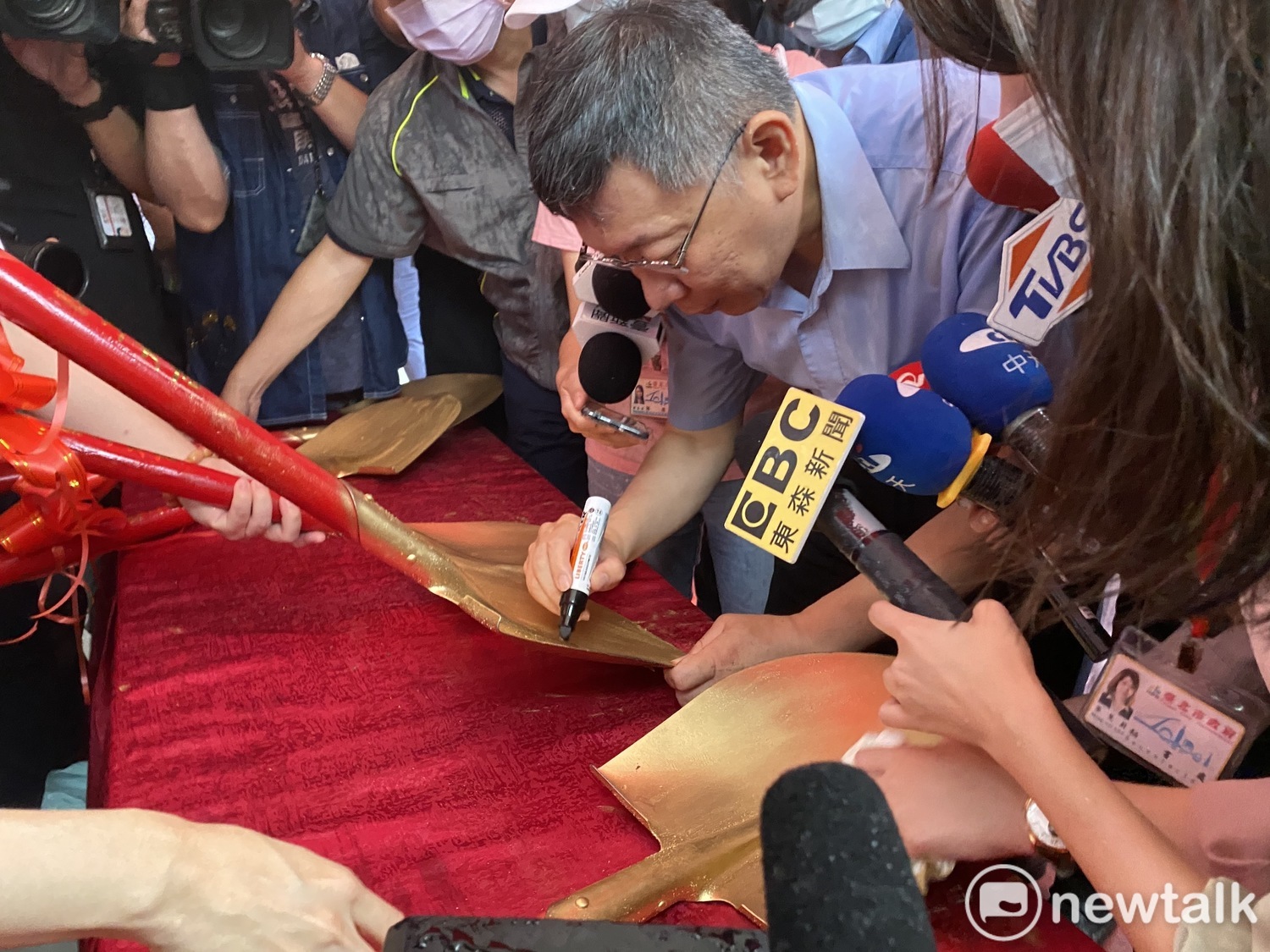 台北市長柯文哲被問民眾黨內鬥一事,未正面回應。 圖:周煊惠 /攝 台北市長柯文哲被問民眾黨內鬥一事,未正面回應。 圖:周煊惠 /攝