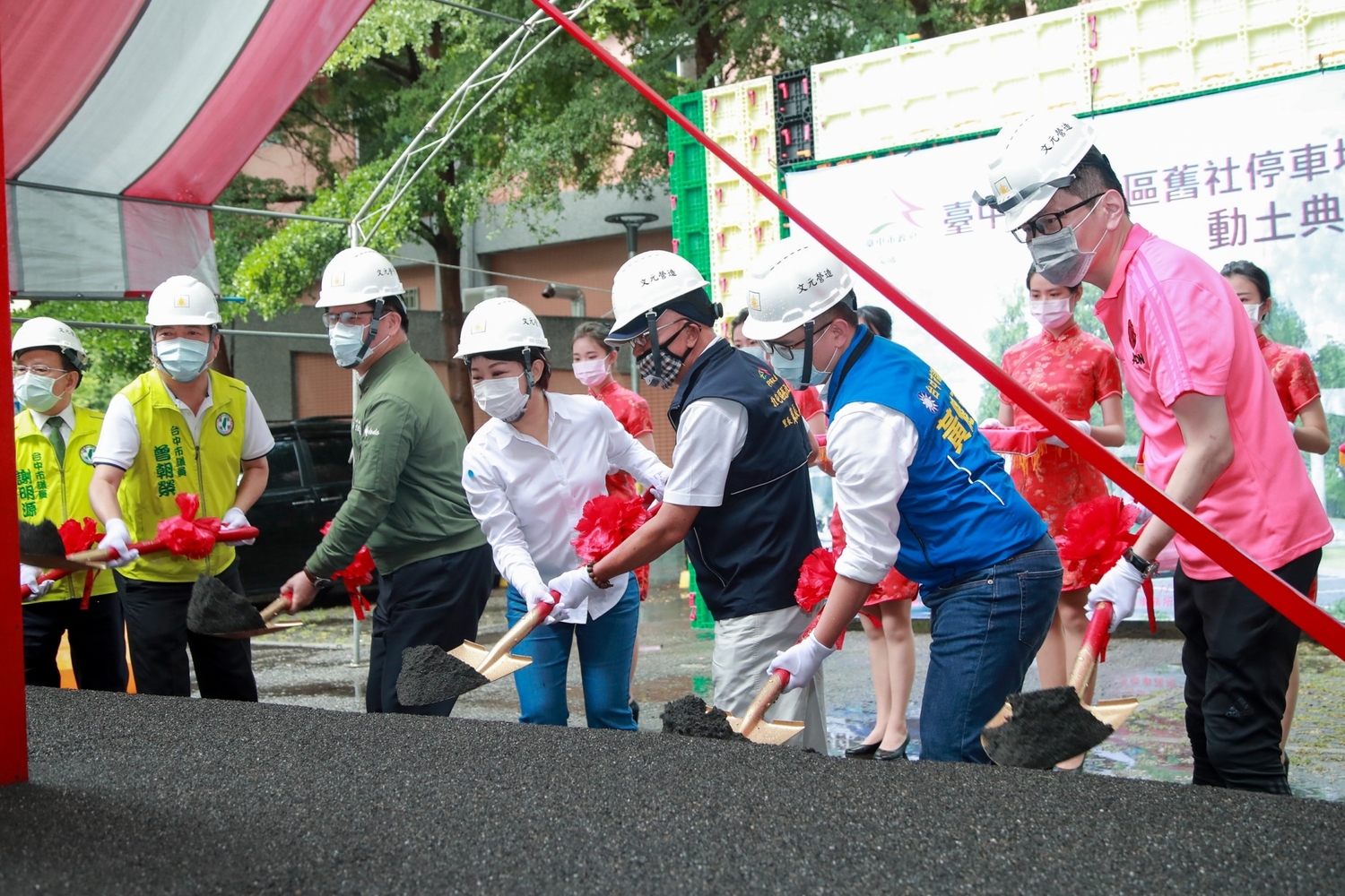 盧秀燕、林佳龍同場出席北屯區舊社停車場立體化興建工程動土。 台中市政府/提供 盧秀燕、林佳龍同場出席北屯區舊社停車場立體化興建工程動土。 台中市政府/提供
