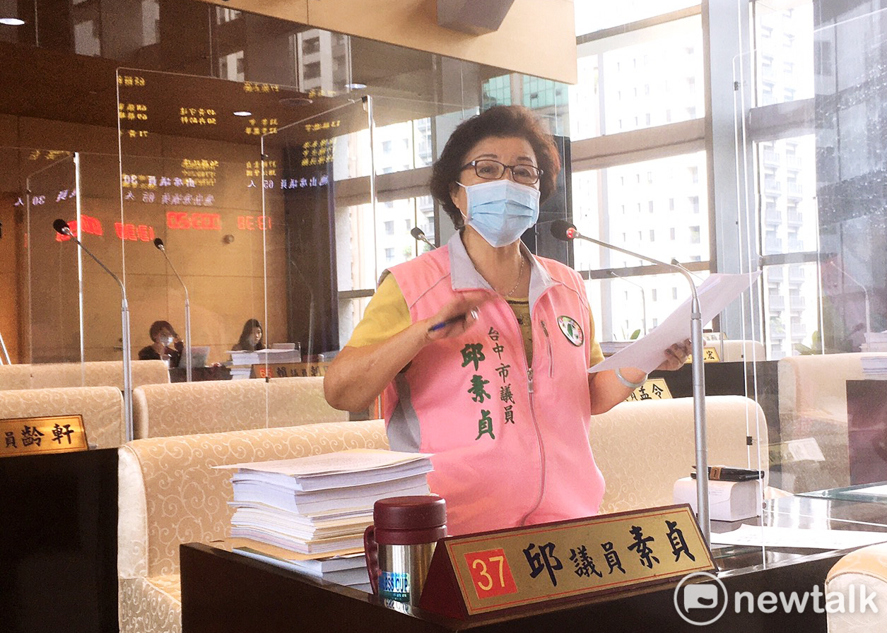民進黨台中市議員邱素貞希望市府苦民所苦,勿對申請紓困的市民刁難。 唐復年/攝 民進黨台中市議員邱素貞希望市府苦民所苦,勿對申請紓困的市民刁難。 唐復年/攝