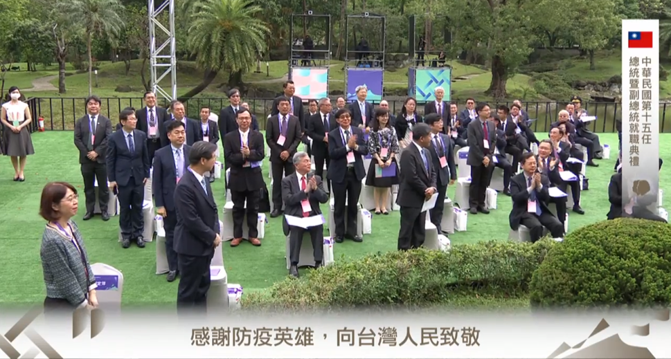 總統讚揚防疫英雄。 圖:翻攝自蔡英文臉書直播 總統讚揚防疫英雄。 圖:翻攝自蔡英文臉書直播