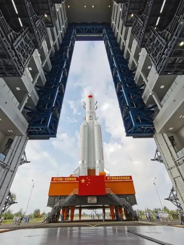 模擬未來載人飛船從月球軌道或火星軌道回到地球的速度和角度矢量 圖:翻攝自「 軍武酷」公眾號 模擬未來載人飛船從月球軌道或火星軌道回到地球的速度和角度矢量 圖:翻攝自「 軍武酷」公眾號