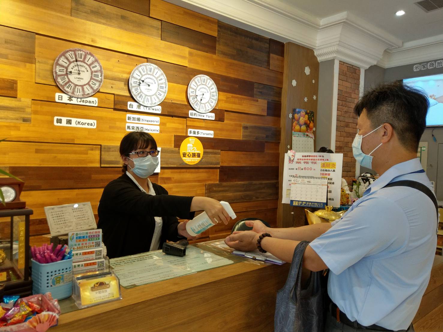 與會者入土前都需要相關防疫措施。 台中市政府/提供 與會者入土前都需要相關防疫措施。 台中市政府/提供
