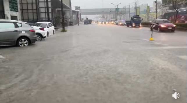 民進黨議員邱俊憲也放上高雄市部份地區目前情形,提醒民眾注意。 圖:擷取自邱俊憲臉書 民進黨議員邱俊憲也放上高雄市部份地區目前情形,提醒民眾注意。 圖:擷取自邱俊憲臉書