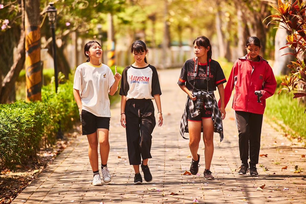 由左至右為成員侯家慧、何玉婷、侯秀甄、林宣妗。 圖:移民署/提供 由左至右為成員侯家慧、何玉婷、侯秀甄、林宣妗。 圖:移民署/提供