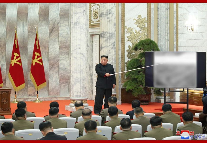 金正恩在神隱逾3周後,親自主持中央軍委會第四次擴大會議。 圖/翻攝自KCNA 金正恩在神隱逾3周後,親自主持中央軍委會第四次擴大會議。 圖/翻攝自KCNA