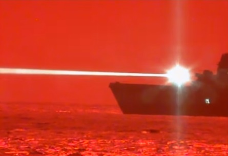 美國海軍新型高能雷射武器成功摧毀一架無人機。 圖/翻攝自USPacificFleet影片 美國海軍新型高能雷射武器成功摧毀一架無人機。 圖/翻攝自USPacificFleet影片