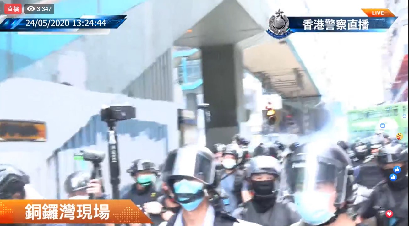 自遊行活動開始不到半小時,警方就發射2枚催淚彈,令在場民眾和記者措手不及。 圖:翻攝自香港警察臉書 自遊行活動開始不到半小時,警方就發射2枚催淚彈,令在場民眾和記者措手不及。 圖:翻攝自香港警察臉書
