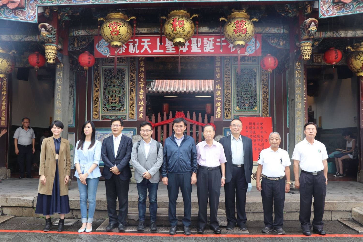 台中市立委張廖萬堅、黃國書今天邀請相關人員到萬和宮考察。 張廖萬堅服務處/提供 台中市立委張廖萬堅、黃國書今天邀請相關人員到萬和宮考察。 張廖萬堅服務處/提供