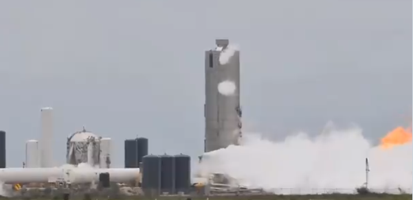 根據NASA網站上的直播畫面顯示,在這艘星艦爆炸前,有濃濃白煙竄出。 圖:翻攝自推特 根據NASA網站上的直播畫面顯示,在這艘星艦爆炸前,有濃濃白煙竄出。 圖:翻攝自推特