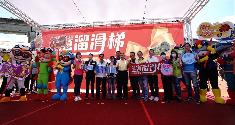 新北大都會公園的「台灣特色動物」主題遊樂區今天啟用,侯友宜與地方人士共同體驗。 圖:新北市水利局提供 新北大都會公園的「台灣特色動物」主題遊樂區今天啟用,侯友宜與地方人士共同體驗。 圖:新北市水利局提供