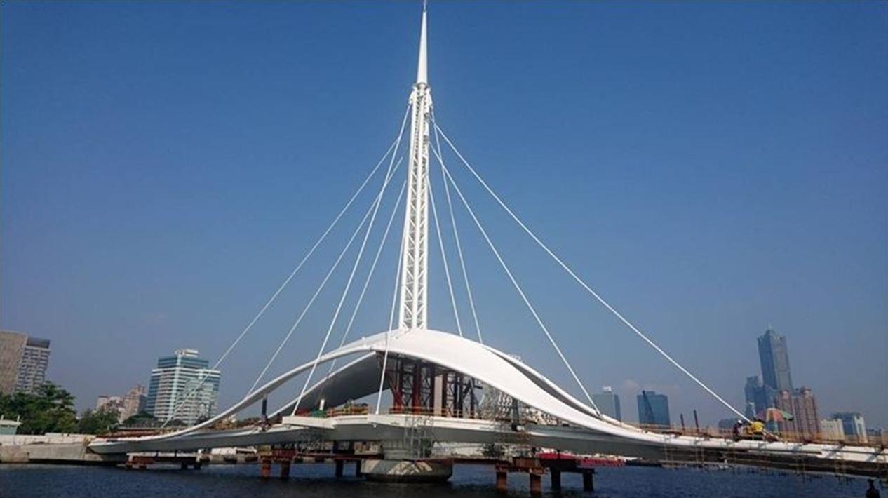 2019年初已完工但未啟用的高雄大港橋,2019年11月在行政院公共工程委員會舉辦「第19屆公共工程」,榮獲金質獎。 公共工程委員會官網 2019年初已完工但未啟用的高雄大港橋,2019年11月在行政院公共工程委員會舉辦「第19屆公共工程」,榮獲金質獎。 公共工程委員會官網