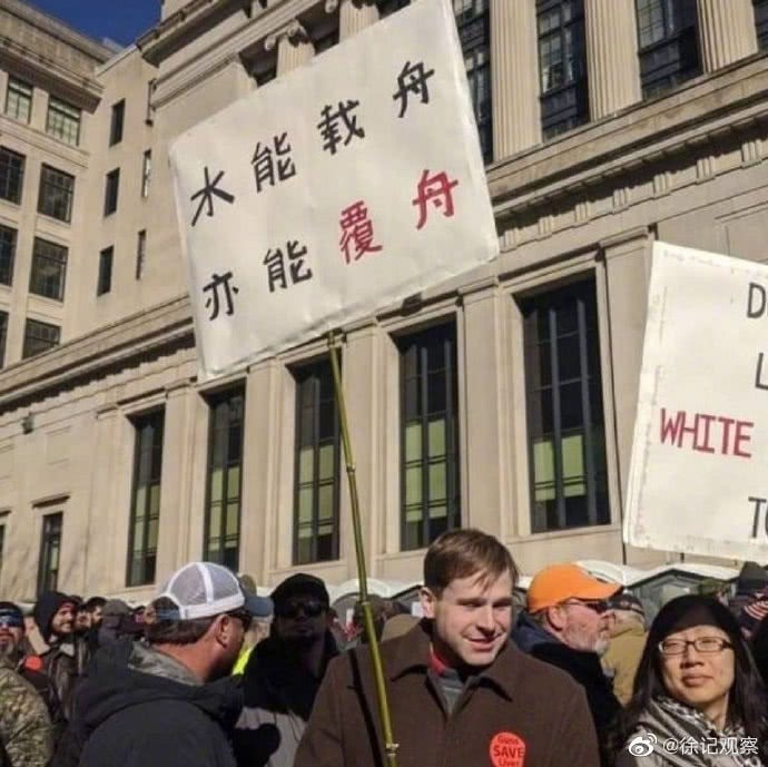 該訊息還附上數張出現中國標語的示威抗議照片。 圖:翻攝微博 該訊息還附上數張出現中國標語的示威抗議照片。 圖:翻攝微博