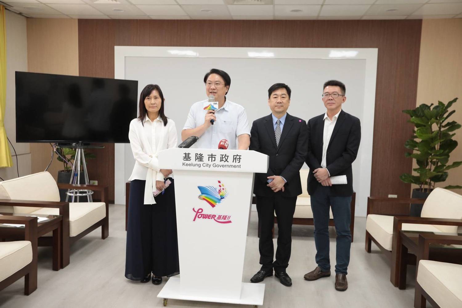 基隆市長林右昌、內政部政務次長陳宗彥今(2)日共同宣布,今年的國慶晚會將在基隆舉行。 圖:基隆是政府觀銷處/提供 基隆市長林右昌、內政部政務次長陳宗彥今(2)日共同宣布,今年的國慶晚會將在基隆舉行。 圖:基隆是政府觀銷處/提供