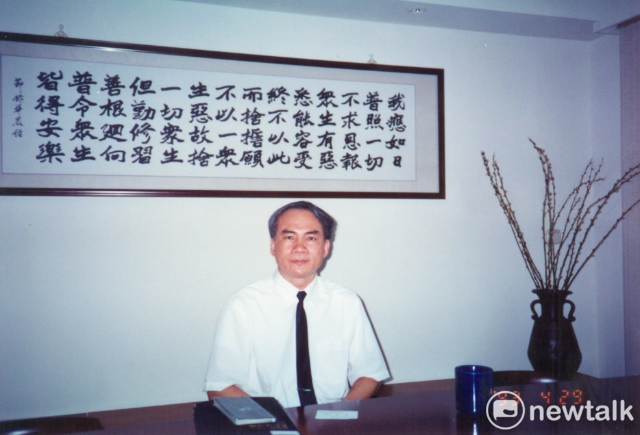 表面上是郭雨新及其競選班底選擇了林義雄,但更深層去推究,其實是二十幾年來,郭雨新及其競選班底形成的,基於理想和情感結合的機制,在選擇林義雄。 張文隆/攝 表面上是郭雨新及其競選班底選擇了林義雄,但更深層去推究,其實是二十幾年來,郭雨新及其競選班底形成的,基於理想和情感結合的機制,在選擇林義雄。 張文隆/攝