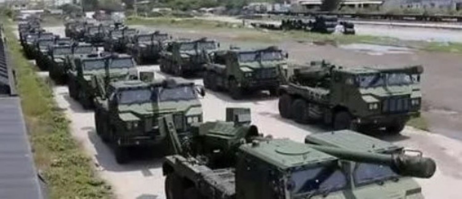 PCL-181卡車炮重量只有25噸,相當適合高原地區的作戰,且此武器在信息化、自動化水平都大幅提高,火力反應快、打擊精度高。 圖:翻攝自微信 PCL-181卡車炮重量只有25噸,相當適合高原地區的作戰,且此武器在信息化、自動化水平都大幅提高,火力反應快、打擊精度高。 圖:翻攝自微信