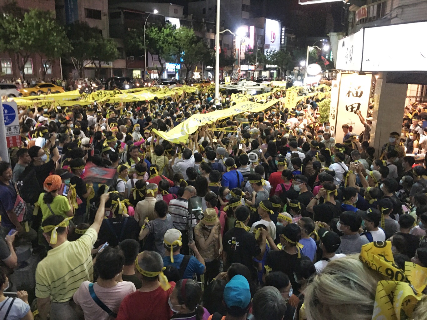 罷韓支持民眾今力拼集氣衝破十萬人遊行 圖:張良一攝 罷韓支持民眾今力拼集氣衝破十萬人遊行 圖:張良一攝