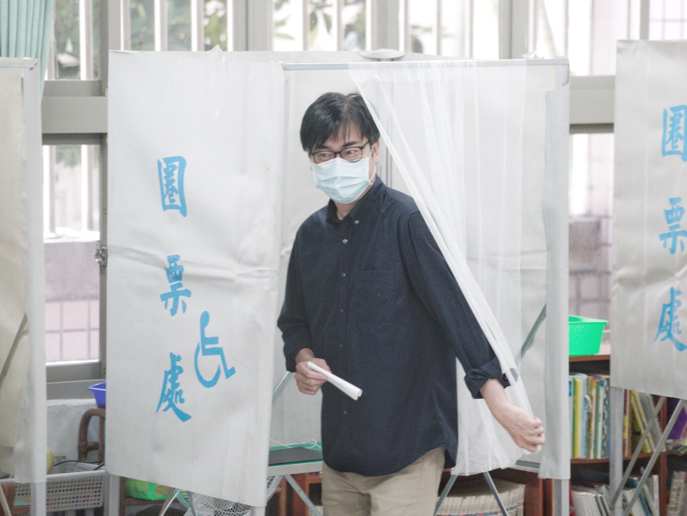 行政院副院長陳其邁前往投票。 圖:張良一/攝 行政院副院長陳其邁前往投票。 圖:張良一/攝