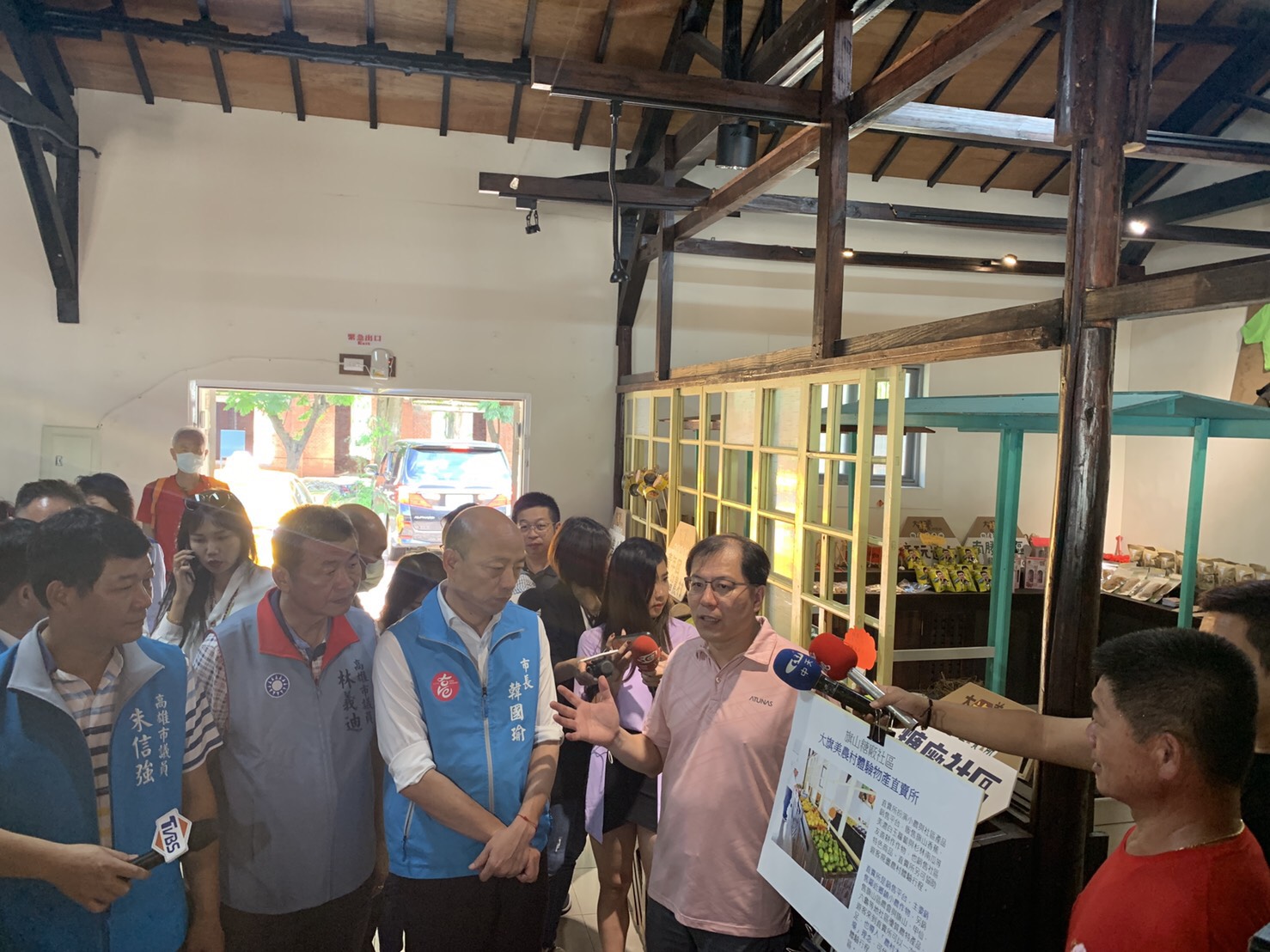 韓國瑜到旗山視察高雄農產直賣所。 圖:高雄市政府/提供 韓國瑜到旗山視察高雄農產直賣所。 圖:高雄市政府/提供