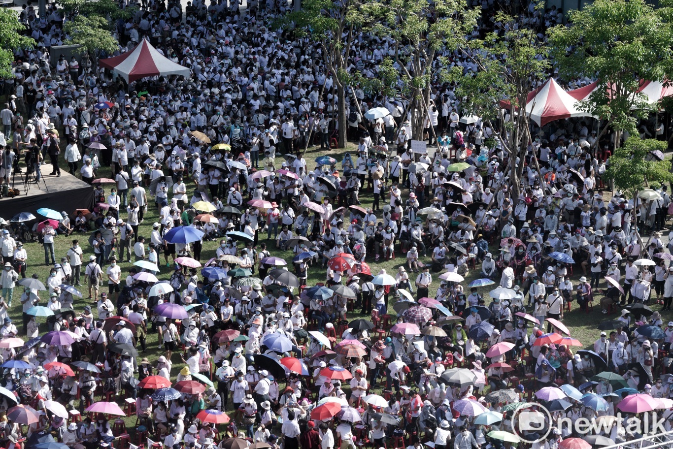活動開始前韓粉已坐滿舞台前的椅子。 圖:張良一/攝 活動開始前韓粉已坐滿舞台前的椅子。 圖:張良一/攝