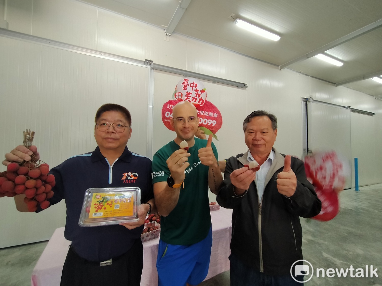 藝人吳鳳為台中冷鏈荔枝代言。 圖:唐復年/攝 藝人吳鳳為台中冷鏈荔枝代言。 圖:唐復年/攝
