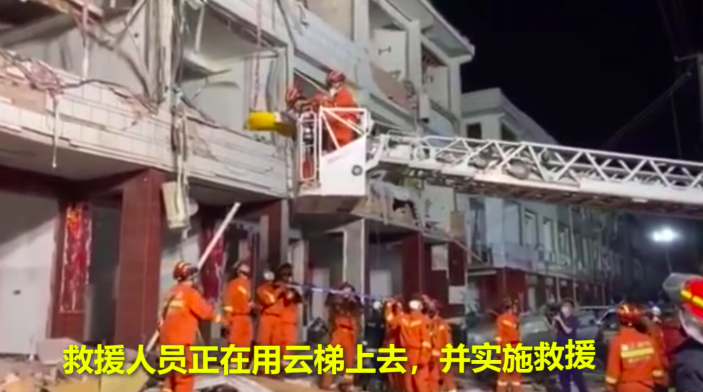 浙江油罐車事故,溫嶺市良山村的民宅幾乎無一倖免,每一戶的門窗都是破碎的。 圖:截圖自Tony的youtube 浙江油罐車事故,溫嶺市良山村的民宅幾乎無一倖免,每一戶的門窗都是破碎的。 圖:截圖自Tony的youtube