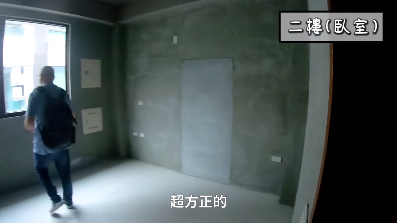 劉亮佐(右)與妻子趙小橋(左)一同前往宜蘭介紹要出售的房子。 圖:擷取YouTube 劉亮佐(右)與妻子趙小橋(左)一同前往宜蘭介紹要出售的房子。 圖:擷取YouTube