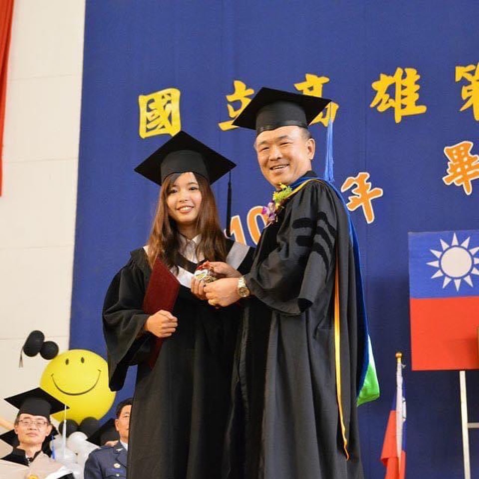 青澀模樣讓網友們紛紛直呼好可愛。 圖 : 翻攝自一隻阿圓 IG 青澀模樣讓網友們紛紛直呼好可愛。 圖 : 翻攝自一隻阿圓 IG
