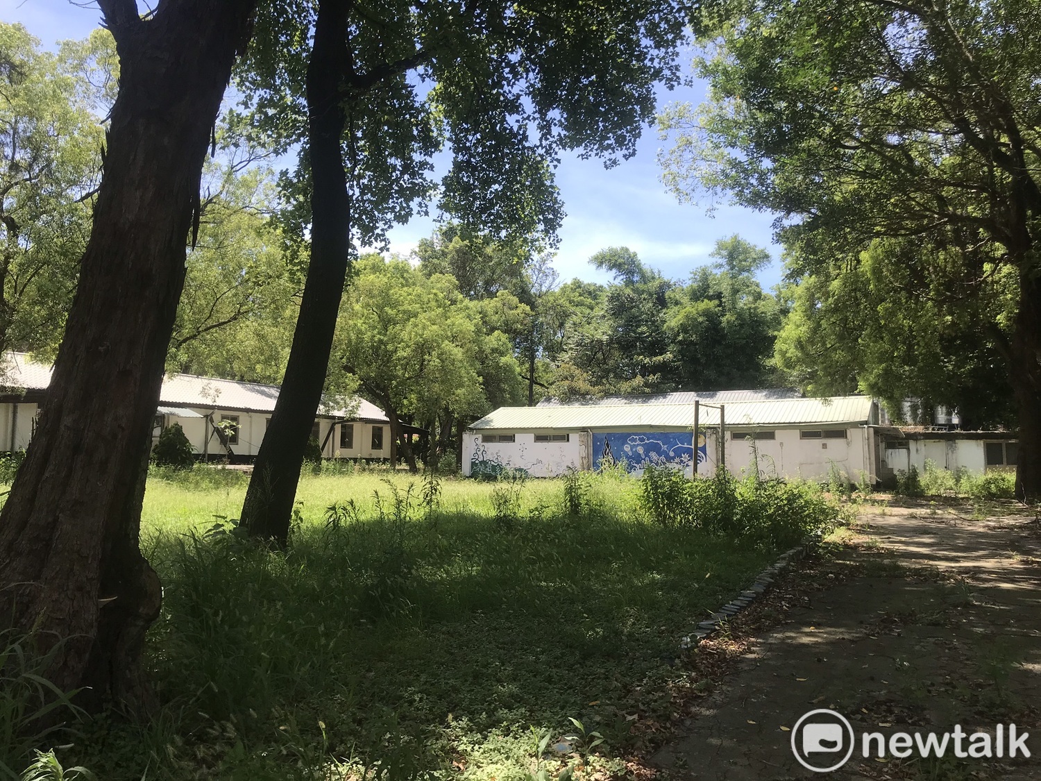 佔地7.8公頃的南昌營區地幅廣大,鄭文燦笑說「連恐龍道具都放得進來」。 圖:林昀真/攝 佔地7.8公頃的南昌營區地幅廣大,鄭文燦笑說「連恐龍道具都放得進來」。 圖:林昀真/攝