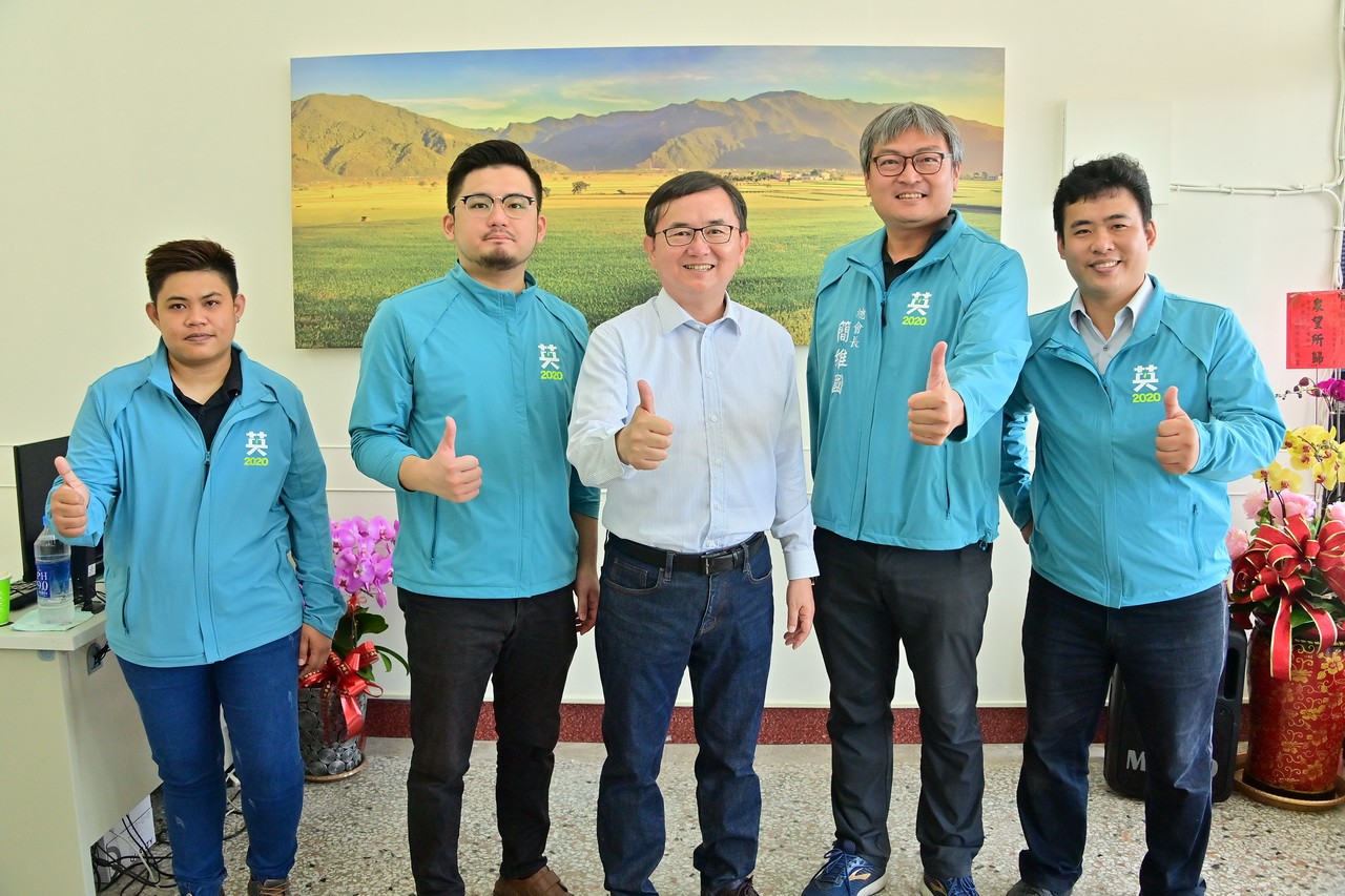 民進黨台東縣黨部整修完成,劉櫂豪感謝黨員們的幫忙。 圖:民進黨台東縣黨部/提供 民進黨台東縣黨部整修完成,劉櫂豪感謝黨員們的幫忙。 圖:民進黨台東縣黨部/提供