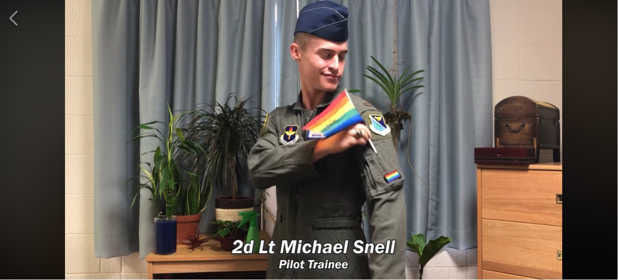 美國在台協會(AIT)在臉書分享美國空軍LGBTQ人士所拍攝的創意影片,與台灣民眾一同慶祝同志驕傲月。 圖:翻攝自USAF Band of the West 臉書 美國在台協會(AIT)在臉書分享美國空軍LGBTQ人士所拍攝的創意影片,與台灣民眾一同慶祝同志驕傲月。 圖:翻攝自USAF Band of the West 臉書