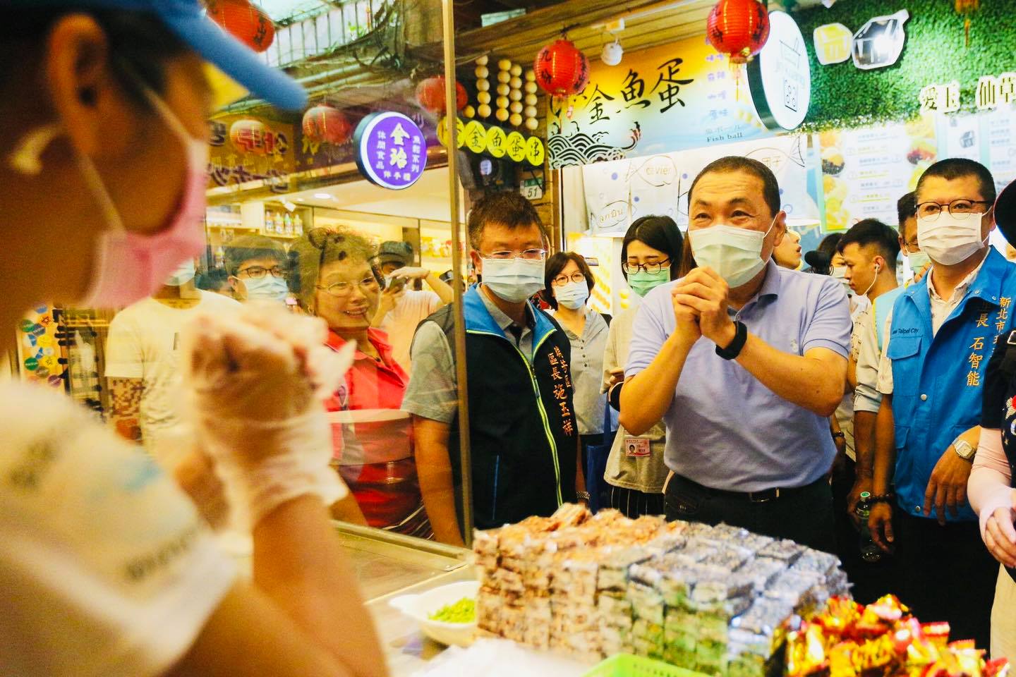 新北市長侯友宜今日上午前往九份視察,希望帶動商圈買氣。 圖:翻攝自侯友宜臉書 新北市長侯友宜今日上午前往九份視察,希望帶動商圈買氣。 圖:翻攝自侯友宜臉書