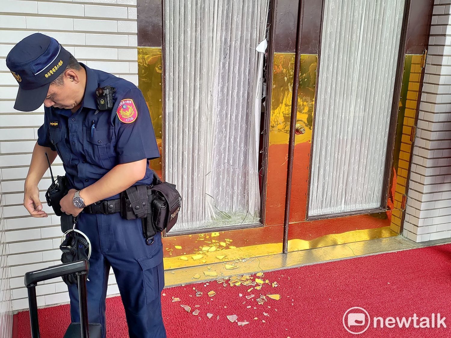 警方到場關切立法院情形。 圖:黃建豪/攝 警方到場關切立法院情形。 圖:黃建豪/攝
