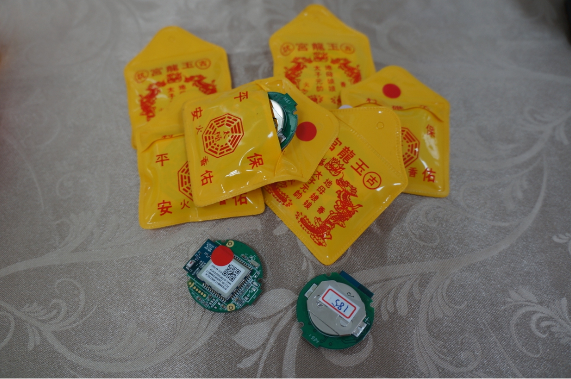 香火袋外觀的雲林天倫D+卡讓銀髮長輩隨身攜帶,故能讓長輩自由在社區活動,且當不慎離開設定的守護範圍時,就能第一時間通報家屬尋人 圖/黃耀寬提供 香火袋外觀的雲林天倫D+卡讓銀髮長輩隨身攜帶,故能讓長輩自由在社區活動,且當不慎離開設定的守護範圍時,就能第一時間通報家屬尋人 圖/黃耀寬提供