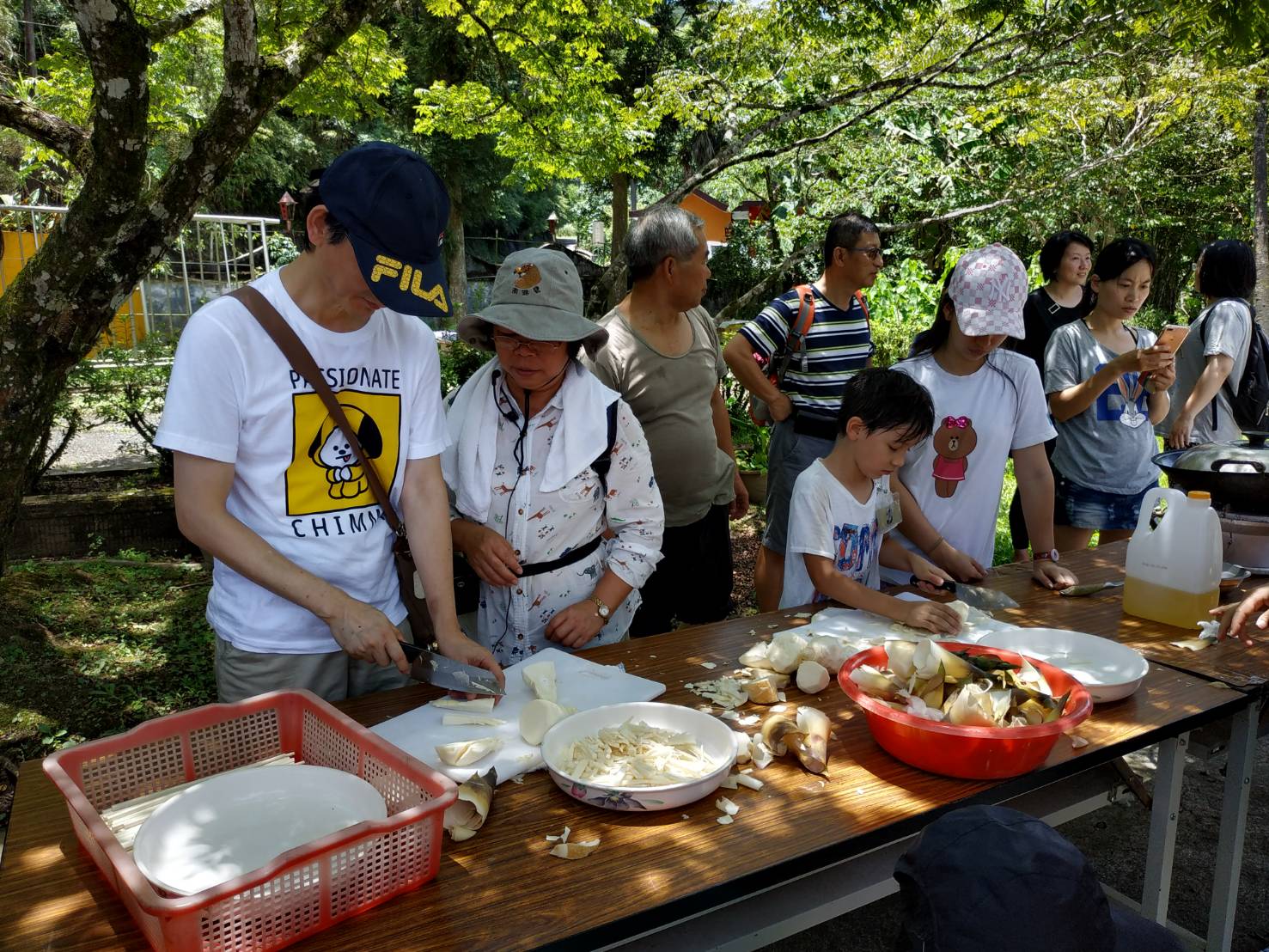新北市推出到各綠竹筍產區體驗「田間廚房─新北採筍一日遊」。 圖:新北市農業局提供 新北市推出到各綠竹筍產區體驗「田間廚房─新北採筍一日遊」。 圖:新北市農業局提供