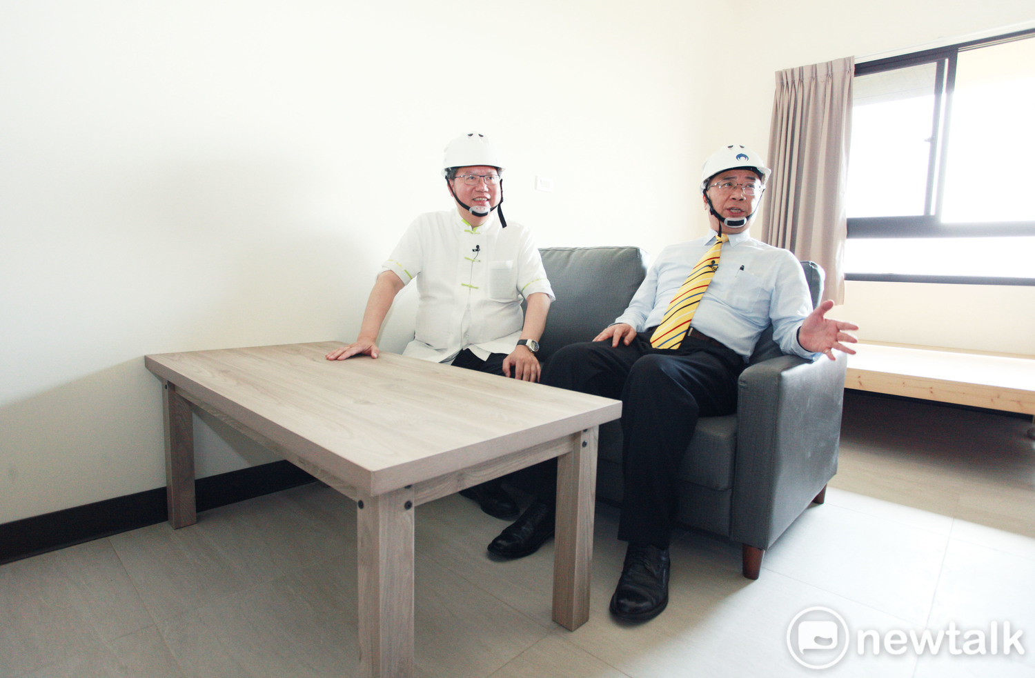 徐國勇誇讚桃園市蓋的社宅內雖然內裝僕實,但居住品質及環境絕對是豪宅水準。 圖:林昀真/攝 徐國勇誇讚桃園市蓋的社宅內雖然內裝僕實,但居住品質及環境絕對是豪宅水準。 圖:林昀真/攝