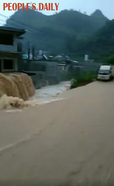 雲南大淹水 圖:擷取自人民日報臉書 雲南大淹水 圖:擷取自人民日報臉書