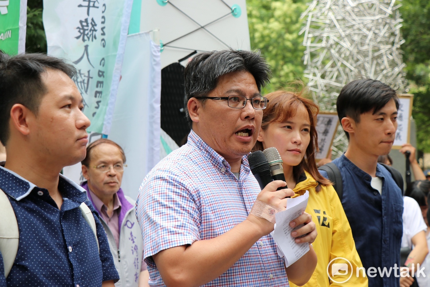 時力立委邱顯智也到場,透過自身經驗盼道路平權得以落實。 圖:謝孟華/攝 時力立委邱顯智也到場,透過自身經驗盼道路平權得以落實。 圖:謝孟華/攝
