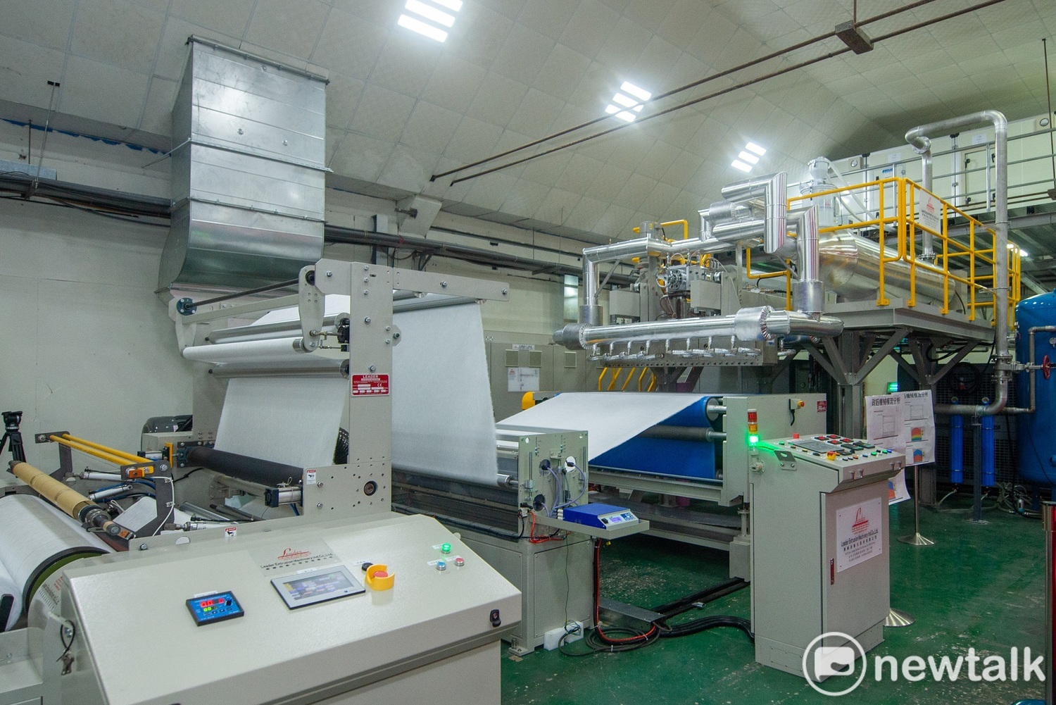 國內首座自製熔噴不織布產線未來可日產9噸熔噴不織布供應國內需求。 圖:林昀真/攝 國內首座自製熔噴不織布產線未來可日產9噸熔噴不織布供應國內需求。 圖:林昀真/攝