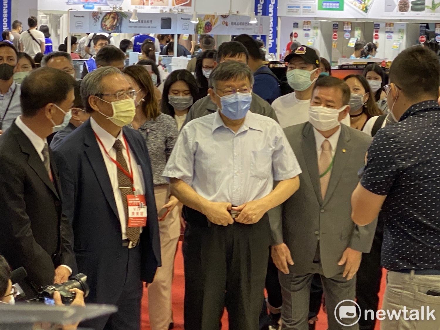 台北市長柯文哲逛3C展。 圖:周煊惠 /攝 台北市長柯文哲逛3C展。 圖:周煊惠 /攝