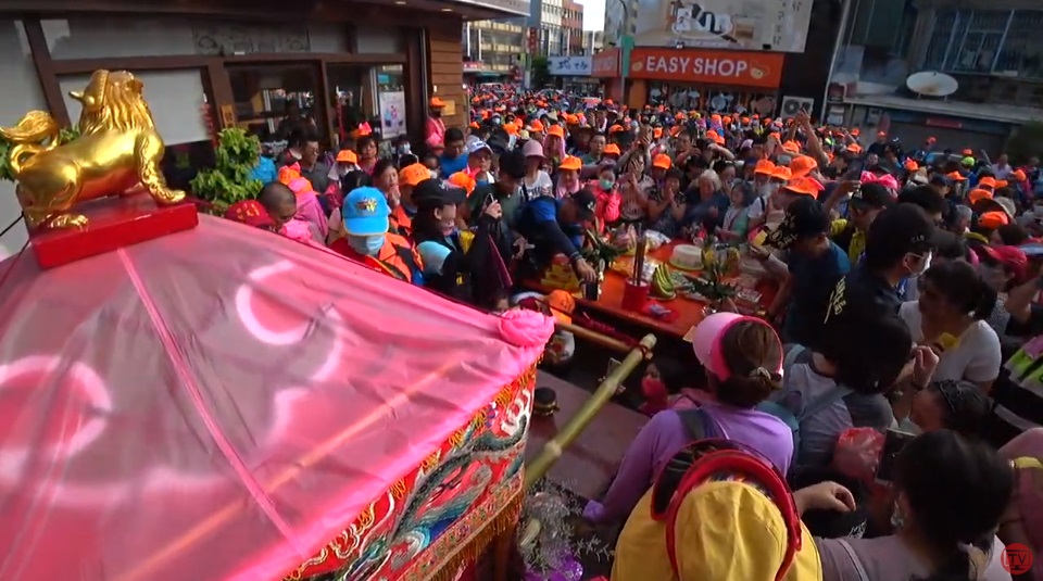 白沙屯媽祖徒步往北港進香。 圖/翻攝自白沙屯媽祖網路電視台 白沙屯媽祖徒步往北港進香。 圖/翻攝自白沙屯媽祖網路電視台
